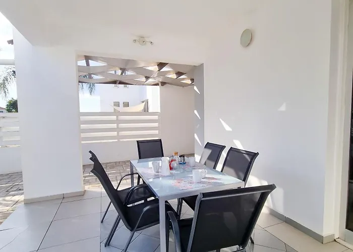 Villa With Private Pool And Bbq 17 *