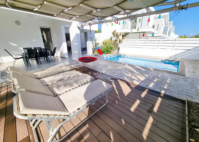 Villa With Private Pool And Bbq 17 *